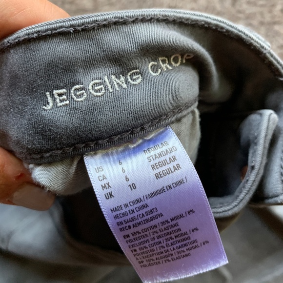 American Eagle AEOGrey Jegging Crop 6 - Picture 2 of 5